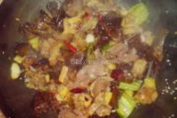 腊鸭腿炒云耳的做法图解7