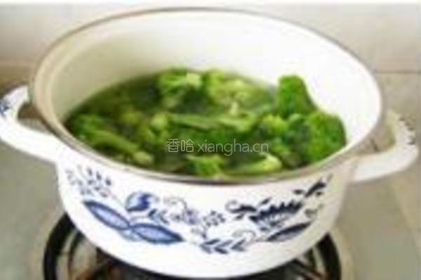 腊肉炒西兰花的做法图解3