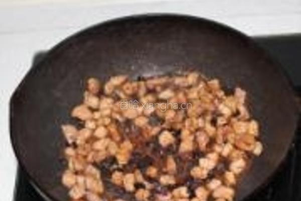 豆豉蒜苗炒肉丁的做法图解3
