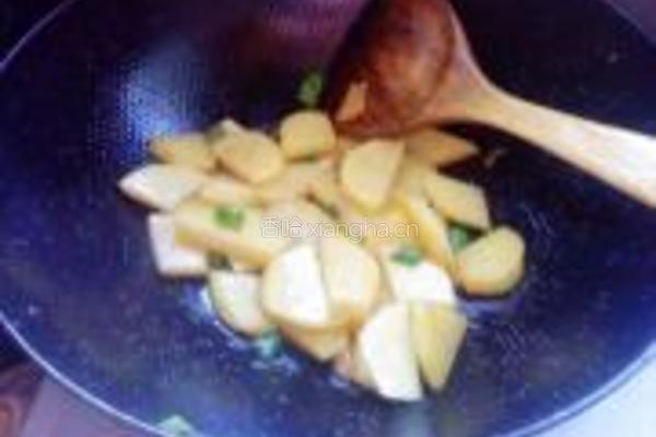 里脊土豆烧茄子的做法图解2