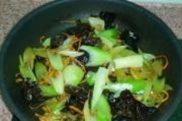 虫草花清炒西芹木耳的做法图解7