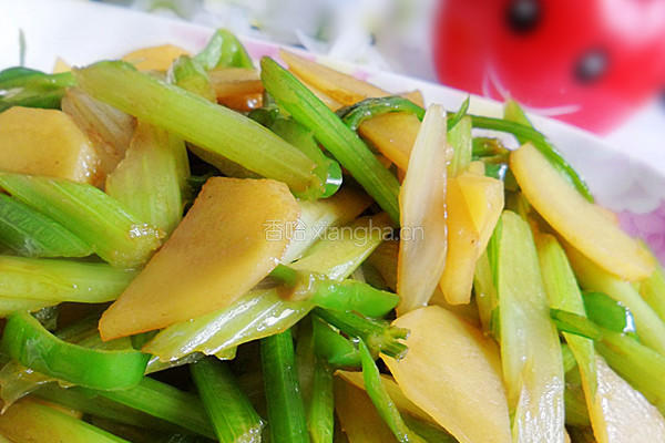 芹菜炒土豆片