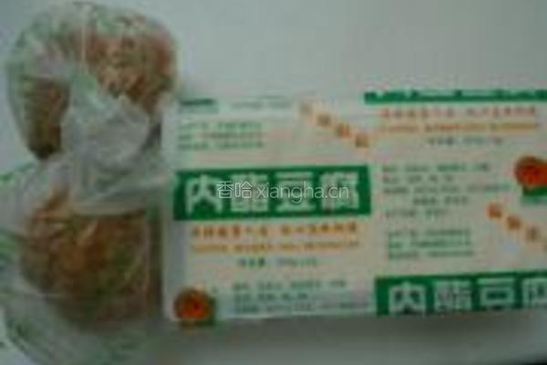皮蛋拌豆腐的做法图解1