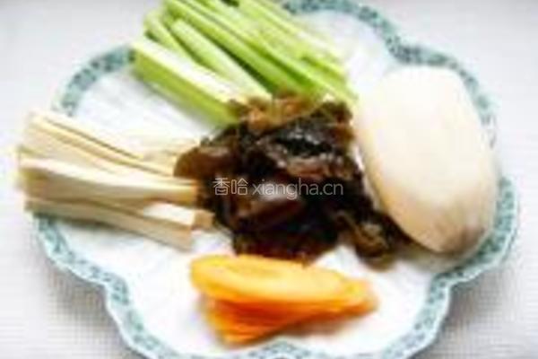 荷塘小炒的做法图解1