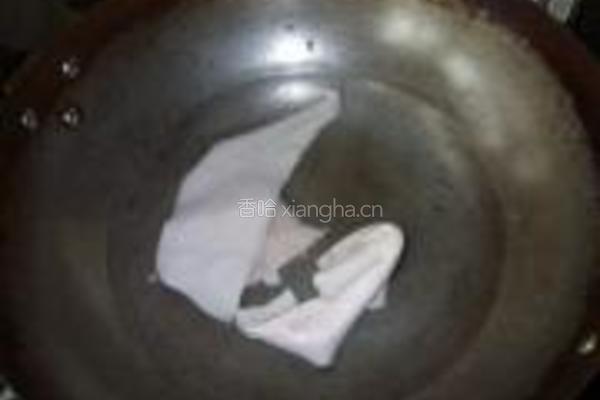 茶树菇红烧猪皮的做法图解4