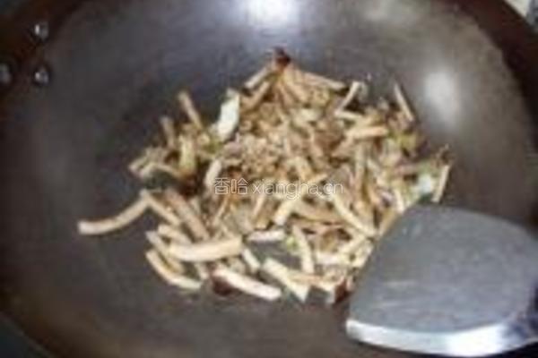 茶树菇红烧猪皮的做法图解8