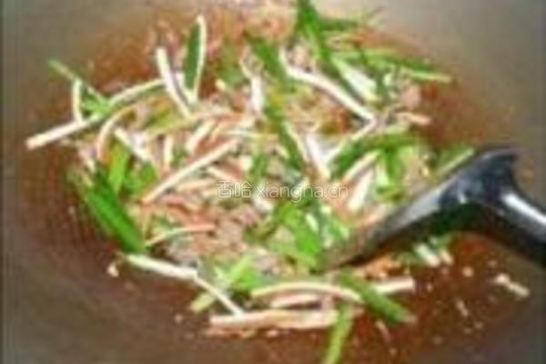 豆腐干炒肉丝的做法图解3