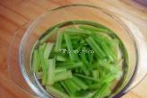 凉拌海米芹菜的做法图解3
