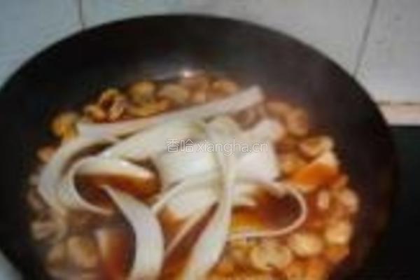 牛腩口蘑炖土豆粉的做法图解9