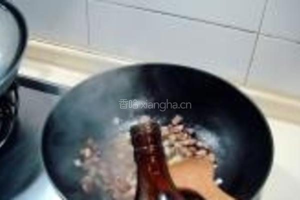 桃仁干煸鸭丁的做法图解3