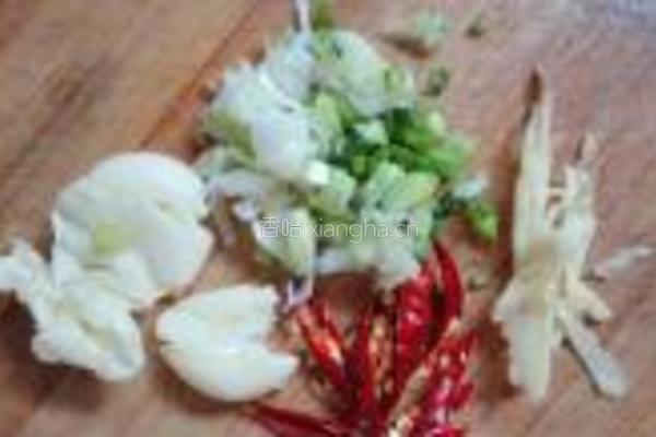 蒜苔炒豆腐干的做法图解3