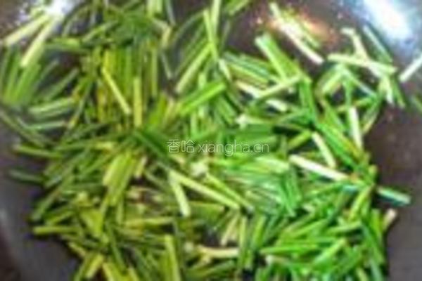 蒜苔炒豆腐干的做法图解6