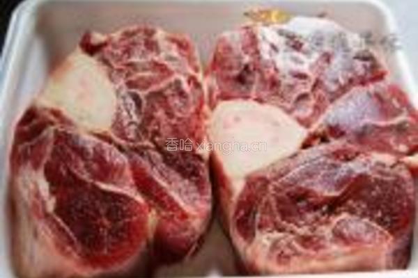 红萝卜焖牛小腿肉的做法图解1