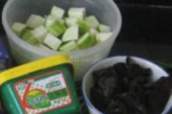 虾仁黑木耳豆瓣酱的做法图解2