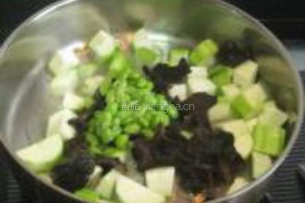 虾仁黑木耳豆瓣酱的做法图解4