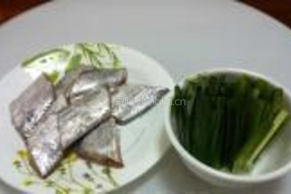 蒜烧带鱼的做法图解1