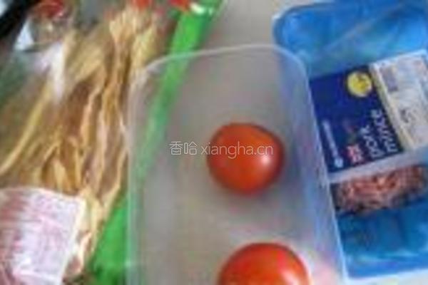 番茄烧腐竹的做法图解1