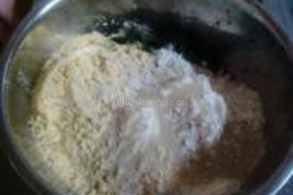 胡萝卜苗粗粮饼的做法图解3