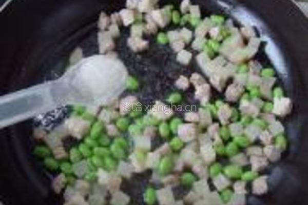 毛豆炒肉丁咸菜的做法图解6
