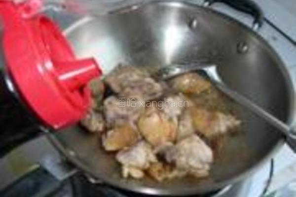 榛蘑炖鸡腿的做法图解10