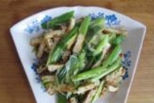 青蒜抄豆腐丝的做法图解3