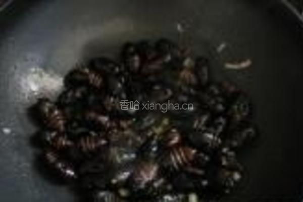 爆炒茧蛹的做法图解4