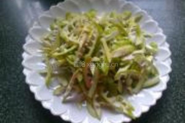 酸菜炒小笋的做法图解2