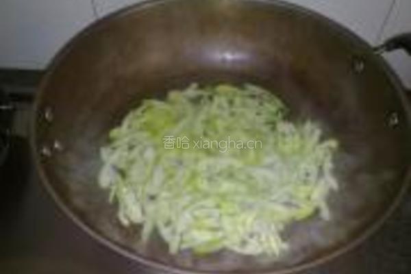 酸菜炒小笋的做法图解3