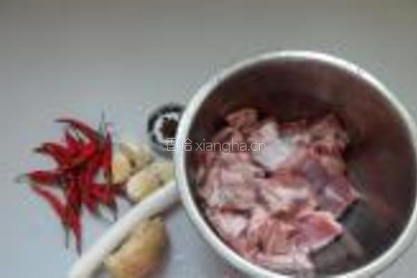 麻辣排骨的做法图解1