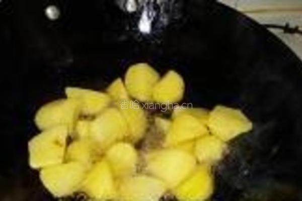 土豆烧鸭块的做法图解3