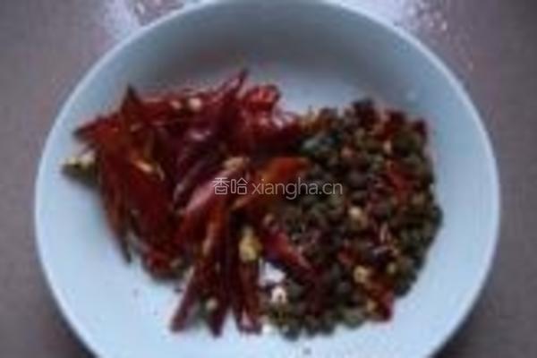 麻辣手撕茶树菇的做法图解3