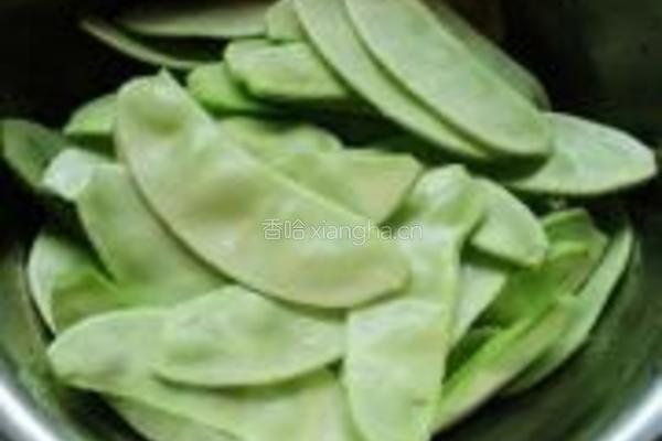 红椒肉片炒扁豆的做法图解2