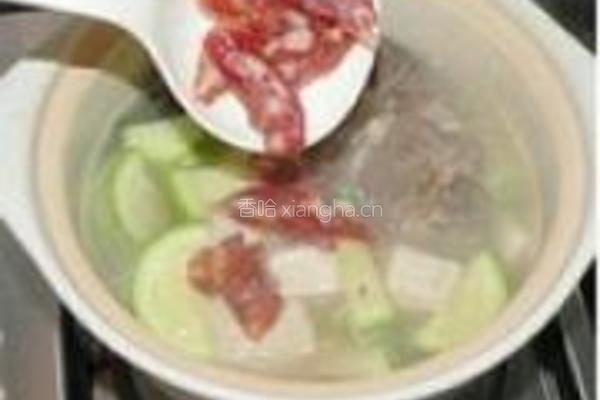 猪骨腊味冻豆腐汤的做法图解6