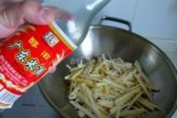 韭菜头炒冬笋的做法图解13