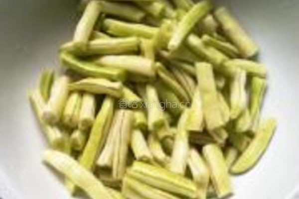 五花肉炖芸豆的做法图解1