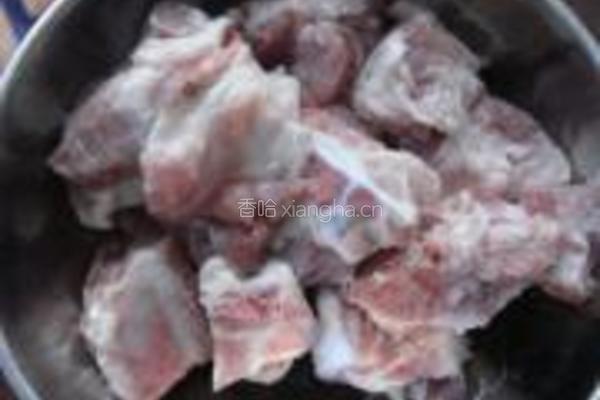毛豆苦瓜排骨汤的做法图解1