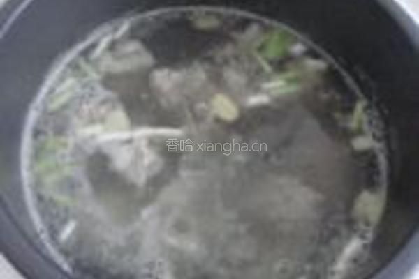 毛豆苦瓜排骨汤的做法图解5
