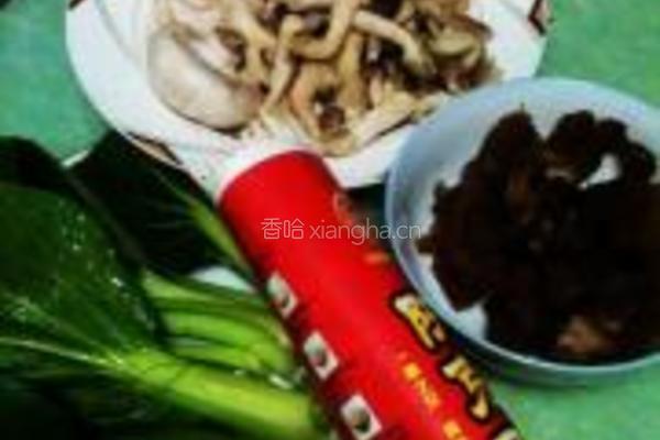青菜菌菇牛筋汤面的做法图解1