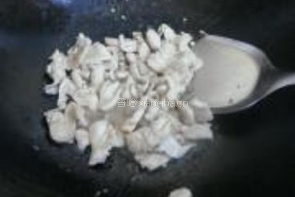 大蒜苗炒鸡胸脯肉的做法图解2
