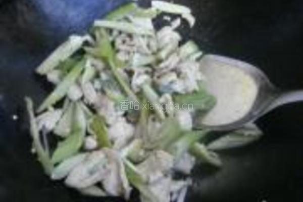 大蒜苗炒鸡胸脯肉的做法图解3