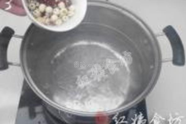 薏米红豆莲子粥的做法图解3