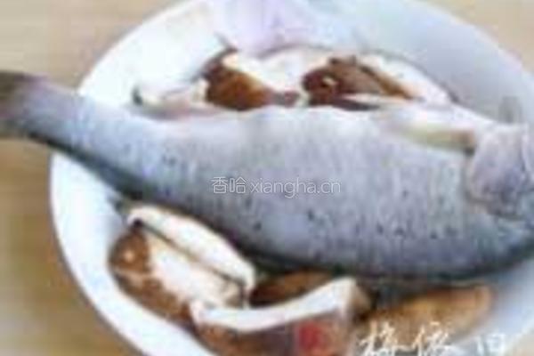 清蒸鲈鱼的做法图解2