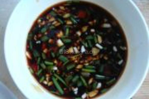 皮蛋拌豆腐的做法图解3