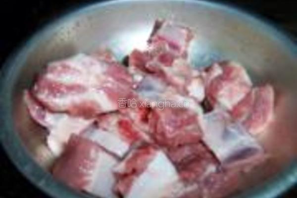 糖醋排骨的做法图解1