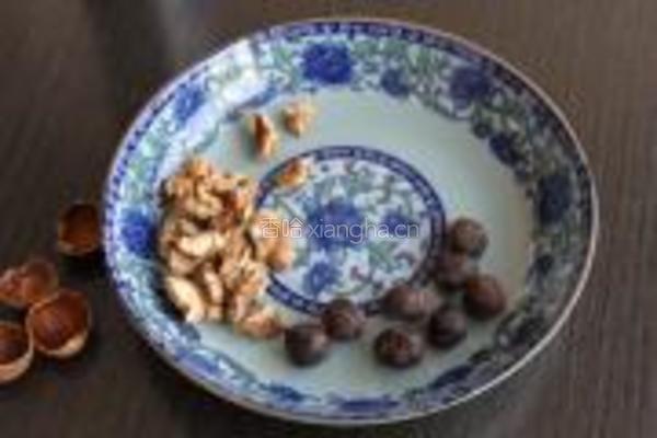核桃桂圆茶的做法图解2