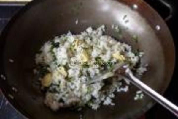 莴笋叶蛋炒饭的做法图解9