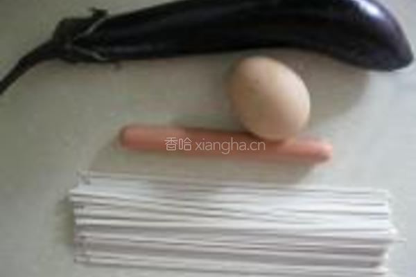 茄子鸡蛋火腿面的做法图解1