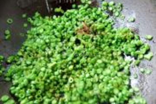 豇豆粒炸酱面的做法图解4