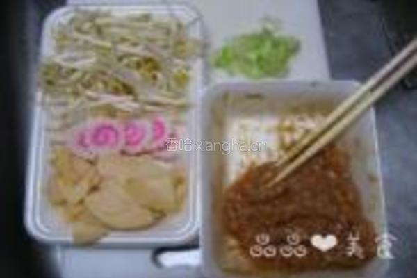 鸡肉丸汤煮乌冬的做法图解1