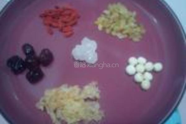 雪莲银耳汤的做法图解1